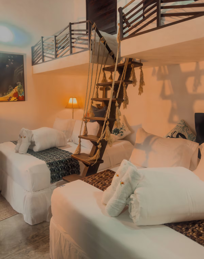 posada-la-gotera-habitaciones-familiares-escalera-los-roques